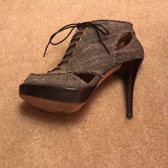 Stuart Weitzman heels - Picture 4 of 4